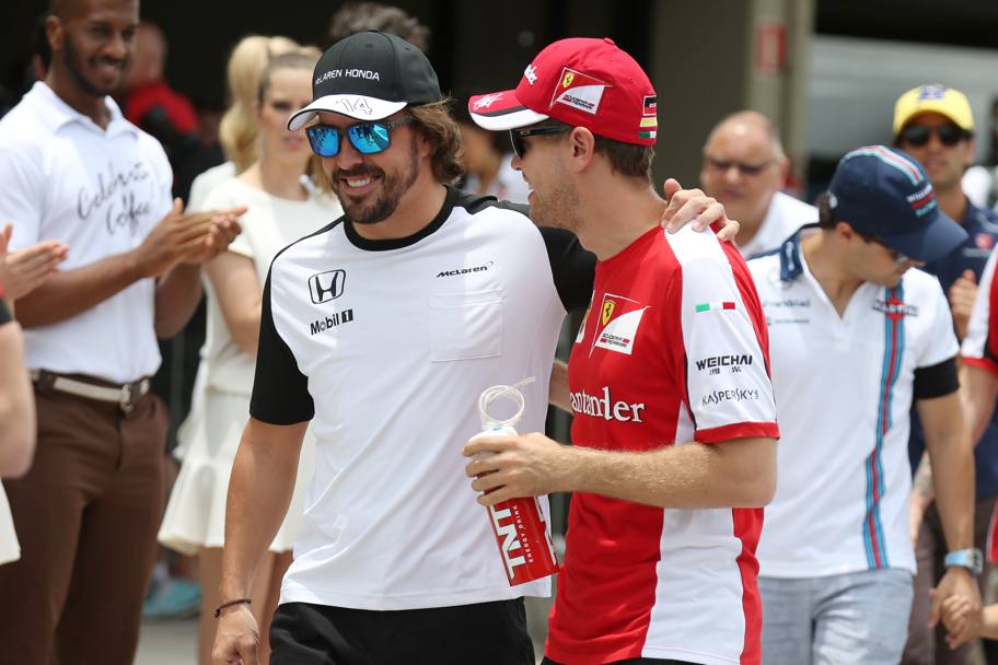 Alonso e Vettel prima del via. Reuters